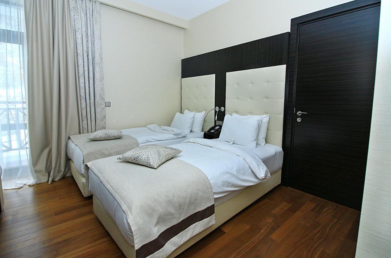 ホテル クラウン プラザ ボルジョミ エクステリア 写真 A bedroom in a hotel