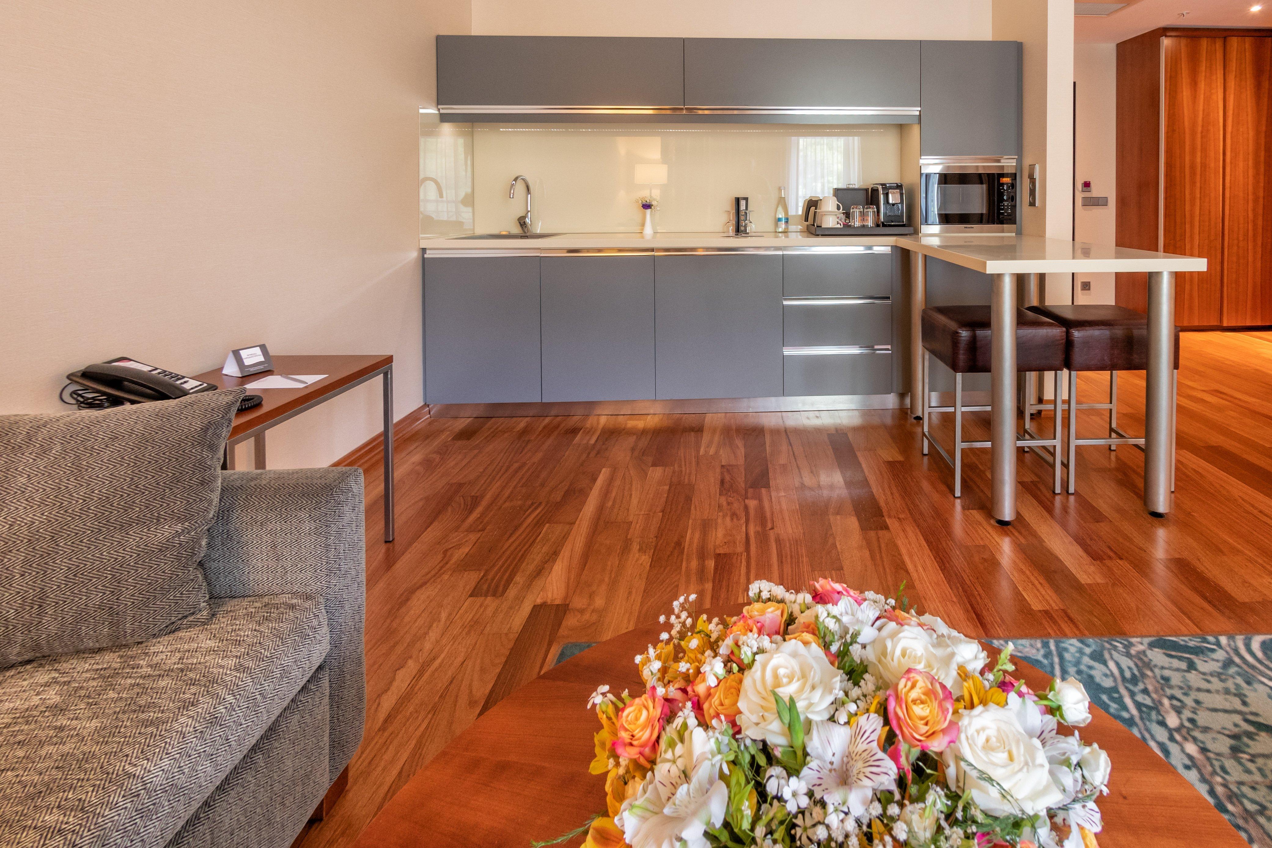 ホテル クラウン プラザ ボルジョミ エクステリア 写真 A kitchen in a serviced apartment