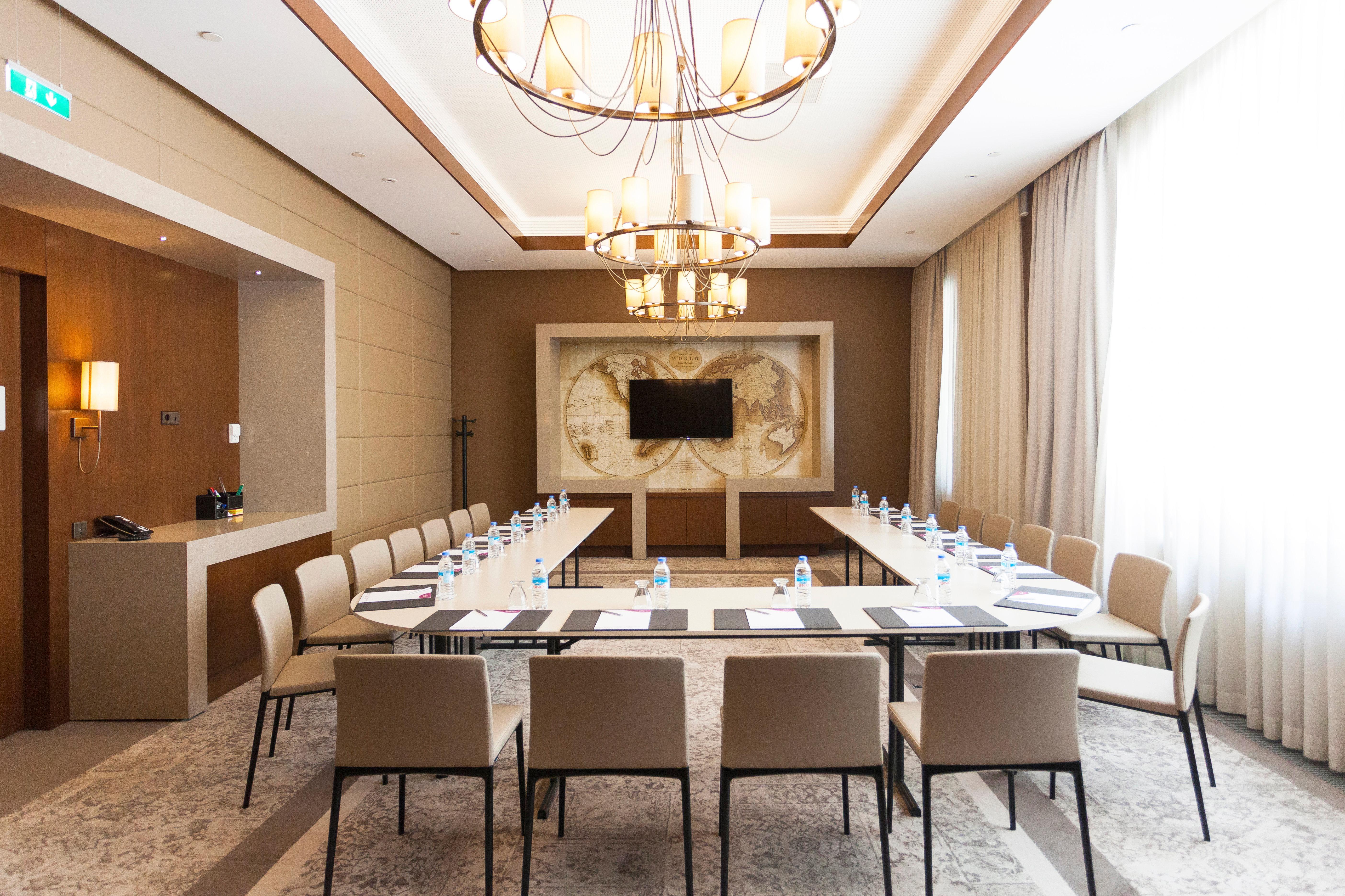 ホテル クラウン プラザ ボルジョミ エクステリア 写真 Meeting room