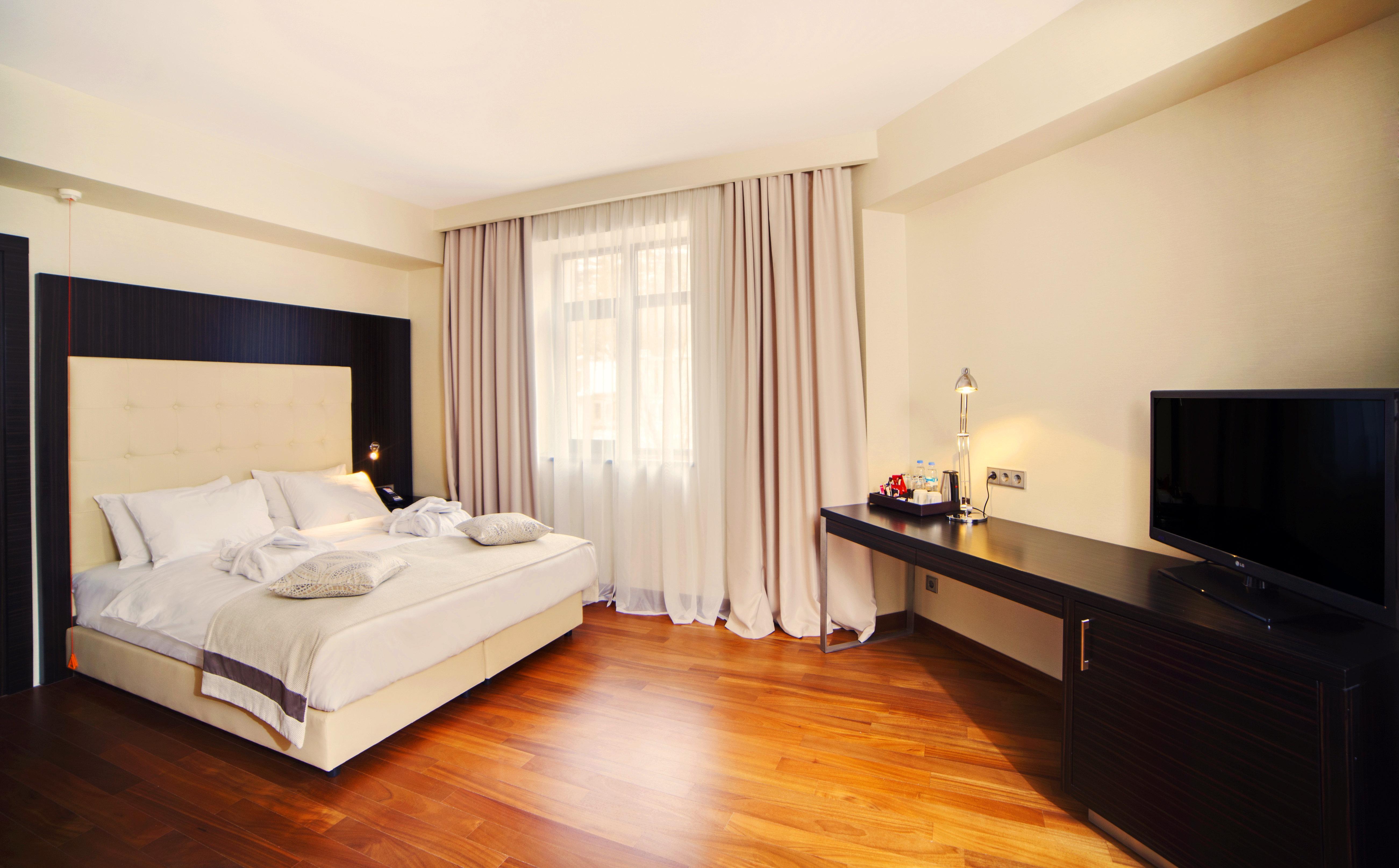 ホテル クラウン プラザ ボルジョミ エクステリア 写真 A room at the hotel