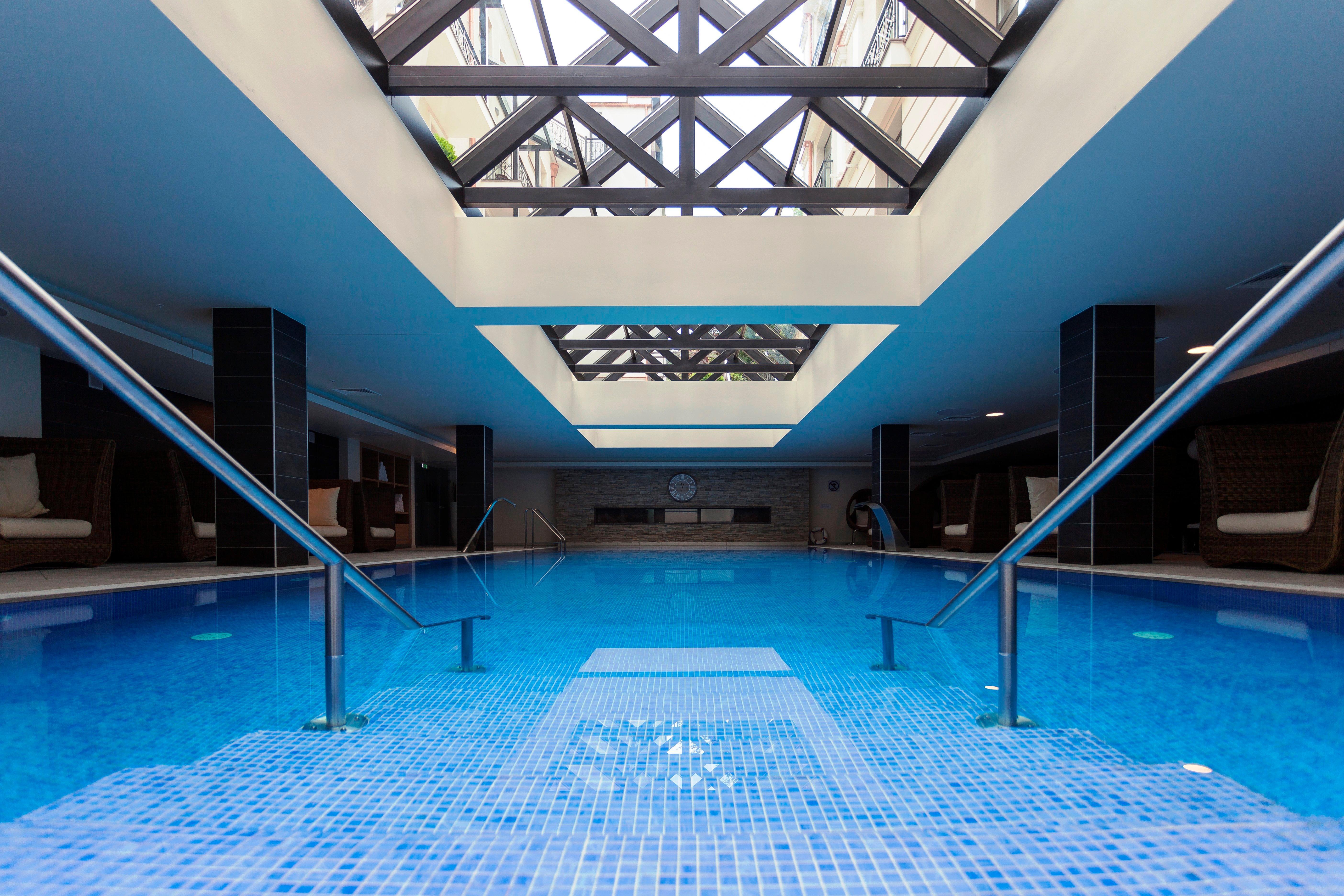 ホテル クラウン プラザ ボルジョミ エクステリア 写真 The swimming pool at the hotel