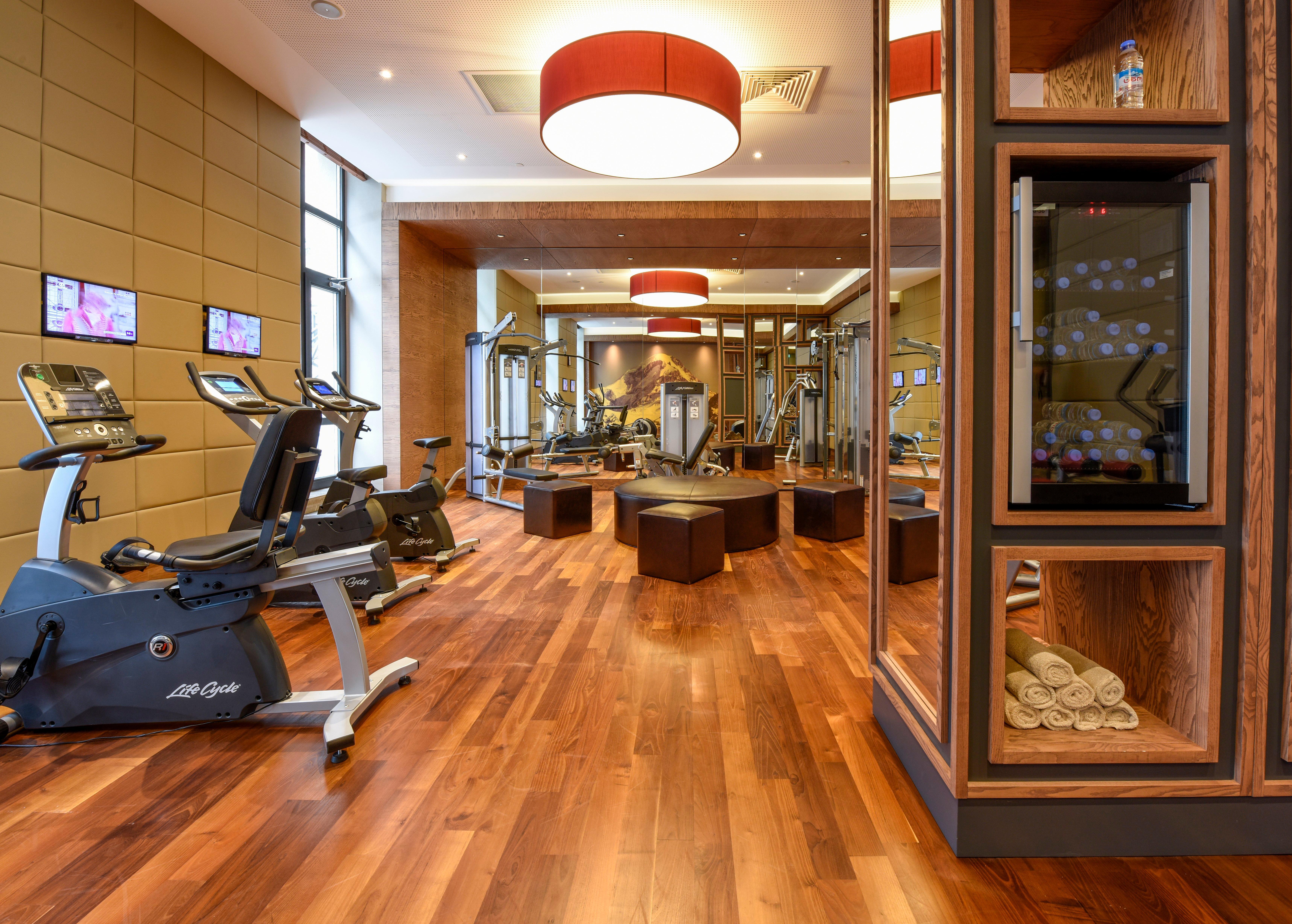 ホテル クラウン プラザ ボルジョミ エクステリア 写真 The gym at the hotel