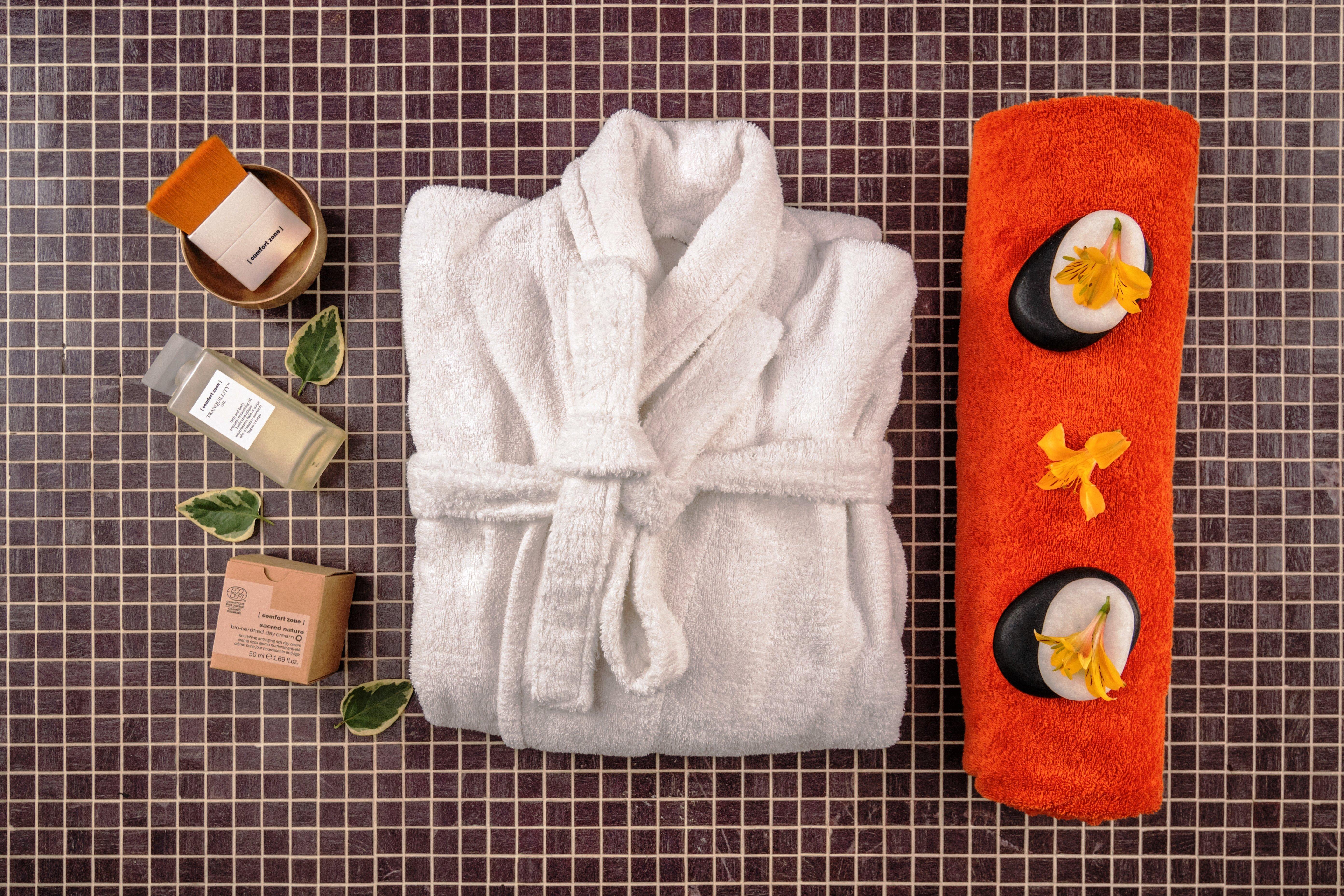 ホテル クラウン プラザ ボルジョミ エクステリア 写真 A bathrobe