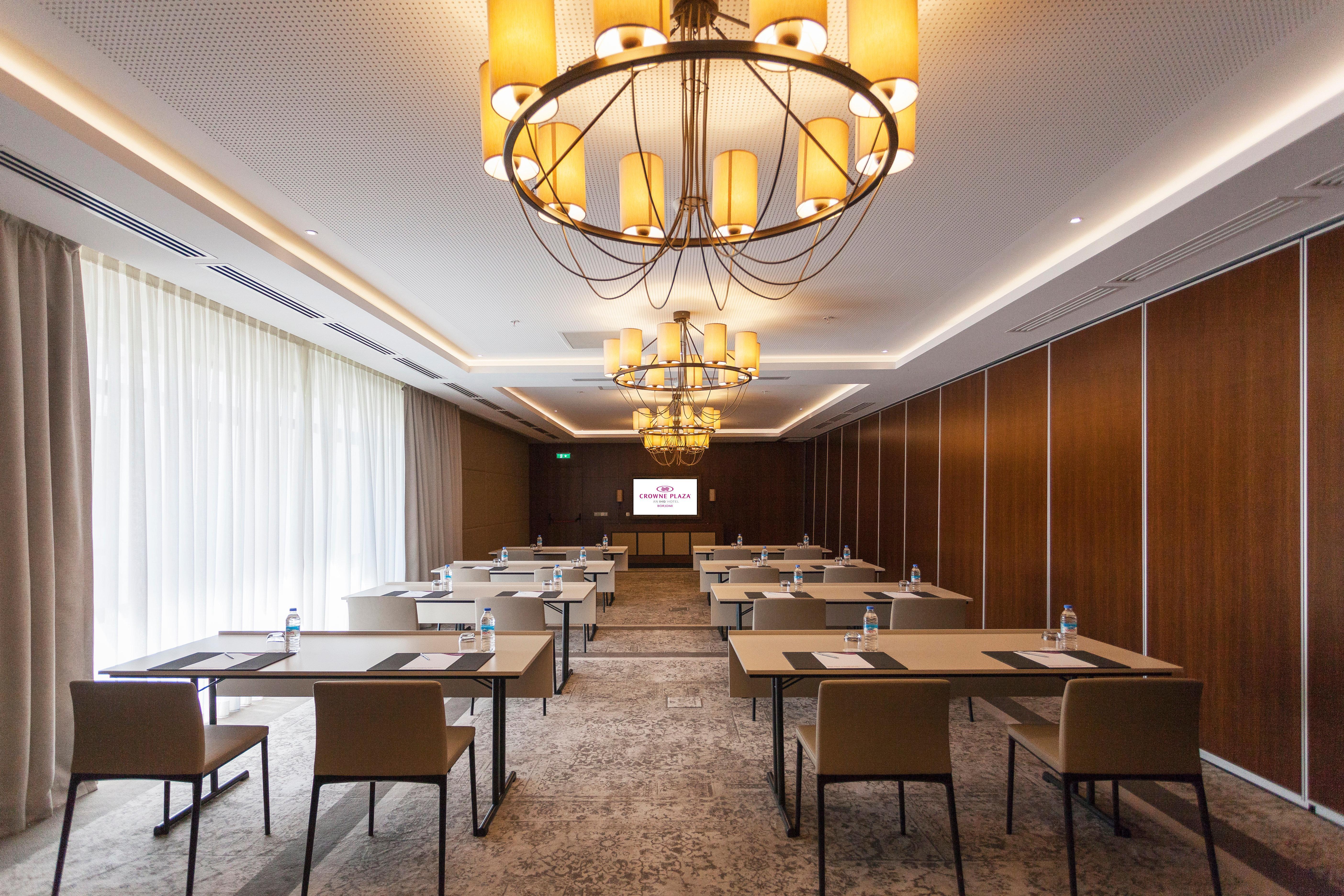 ホテル クラウン プラザ ボルジョミ エクステリア 写真 Meeting room