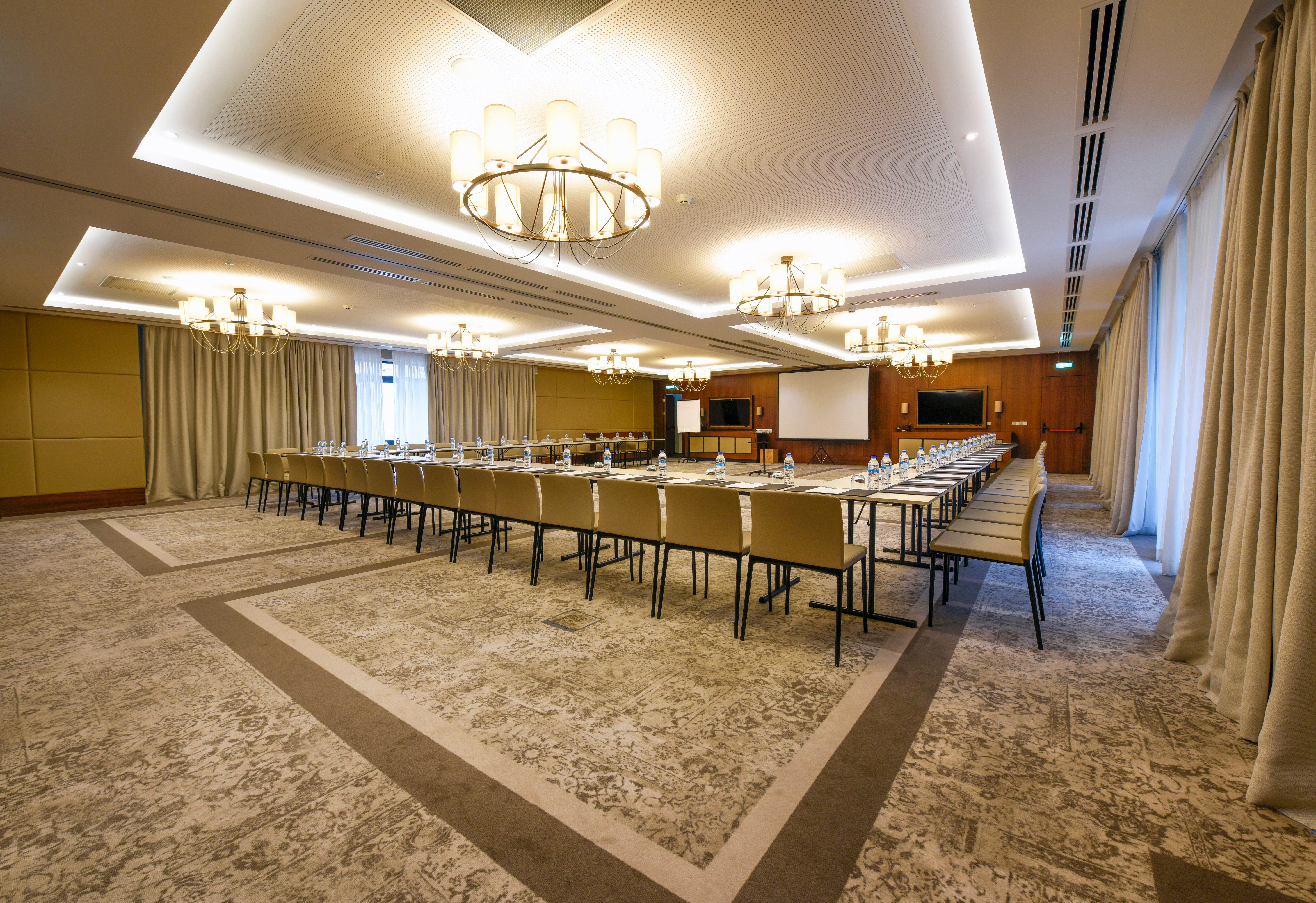 ホテル クラウン プラザ ボルジョミ エクステリア 写真 Meeting room