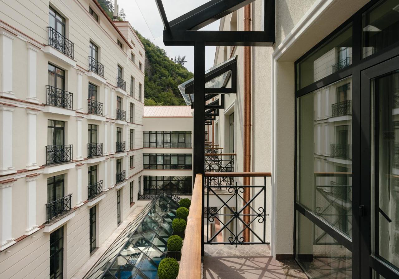 ホテル クラウン プラザ ボルジョミ エクステリア 写真 The hotel's interior