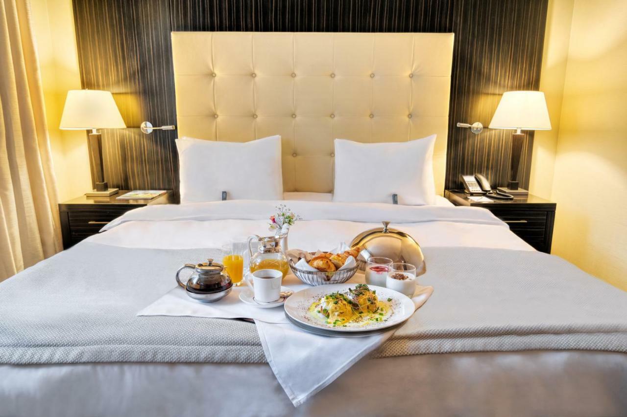 ホテル クラウン プラザ ボルジョミ エクステリア 写真 Room service